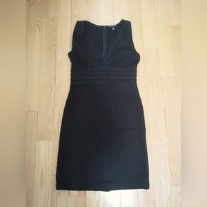 BANANA REPUBLIC euc Black work to cocktail dress with satin and lace accents.